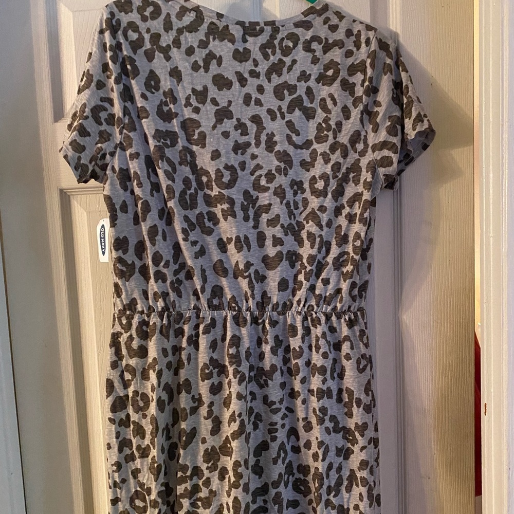 NWT Old Navy dress. Short sleeves. Leopard print